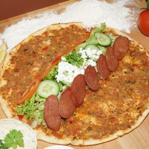23. Lahmacun (Sucuk)
